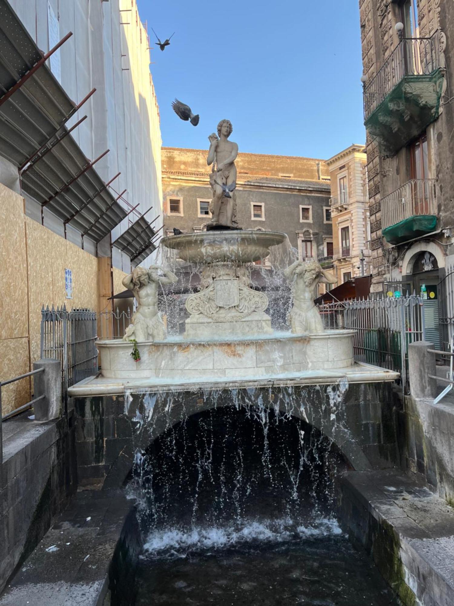 Elephant'S Rooms Catania Exterior photo